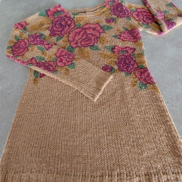 RUE 21 Women's 100% Acrylic Floral Print Crew Neck L/S Sweater - Tan Red Green - Picture 1 of 13